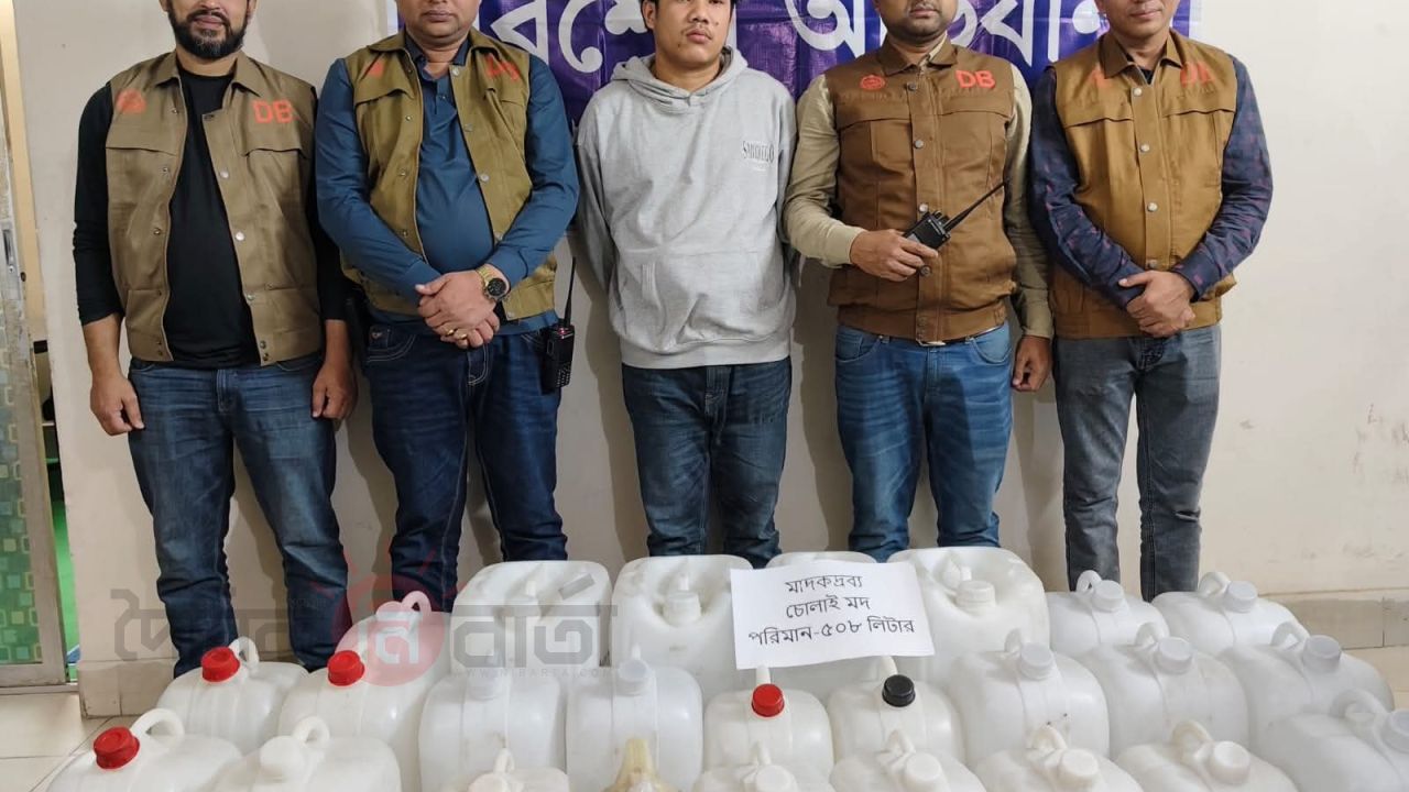 আশুলিয়ায় ডিবির সাঁড়াশি অভিযান: বিপুল পরিমাণ মাদকসহ গ্রেফতার ১।